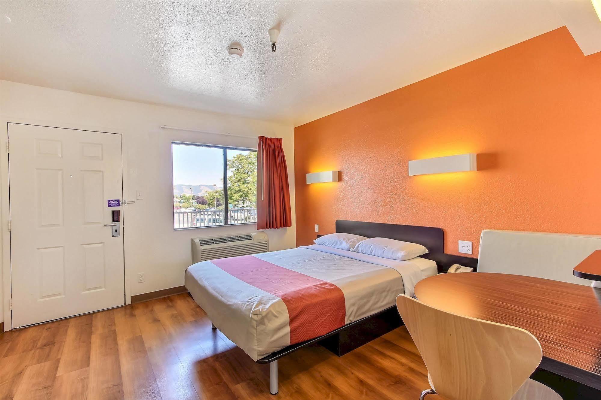 Hotel 6-watsonville, Ca - Monterey Area